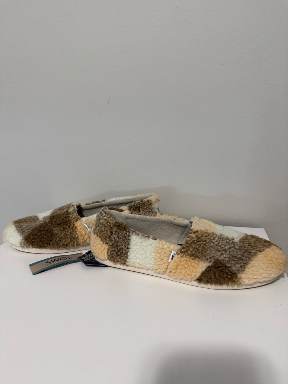 NWT TOMS Alpargata Faux Shearling Flats – Women’s Size 7.5